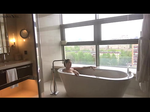 ❤️ 巨大的宝贝 激情地在浴室里撸起了她的阴部 ❤❌ Sex video❌️❤