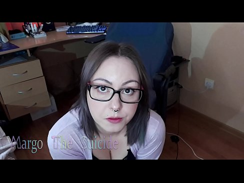 ❤️ 性感的眼镜女孩在镜头前深深地吸吮假阳具 ❤❌ Sex video❌️❤